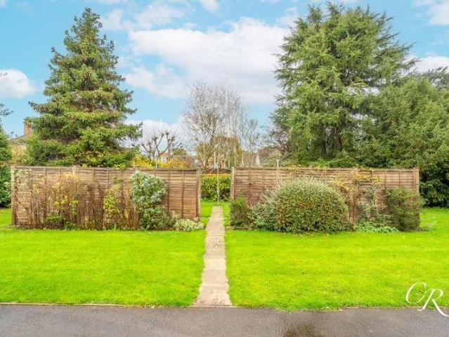 Flat for sale in Ewens Farm, Golden Valley