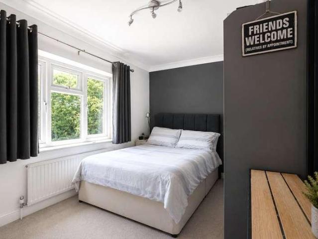 Flat for sale in Westborough, Surrey