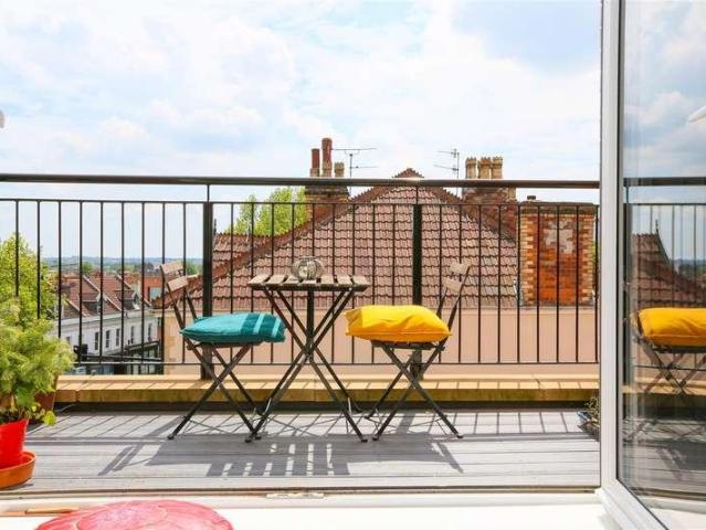 Flat for sale in Kingsdown, Feckenham