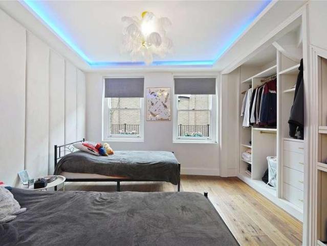 Flat for sale in Richmond, St Margarets
