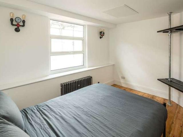 Flat for sale in Camberwell, Greater London