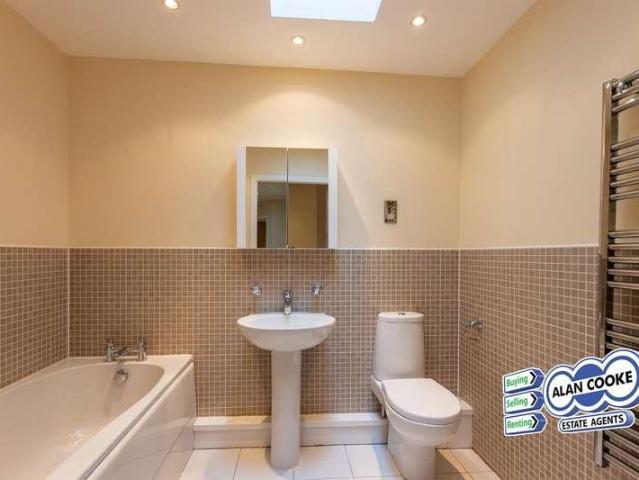 Flat for sale in Primley Park, Alwoodley
