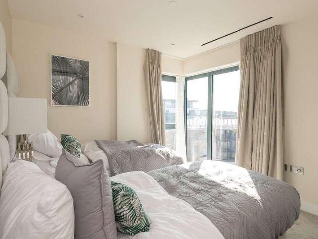 Flat for sale in Colindale, Greater London