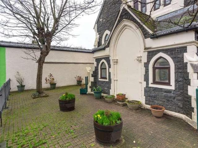 Flat for sale in Beaumaris