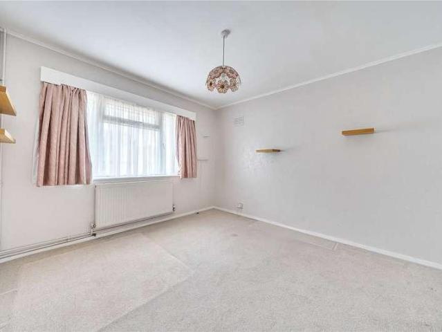 Flat for sale in London Borough of Ealing, Hanwell