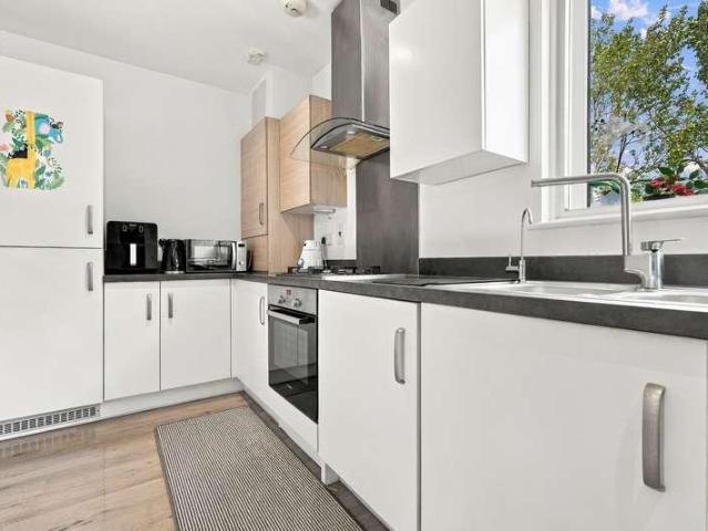 Flat for sale in London Borough of Barking and Dagenham, Greater London