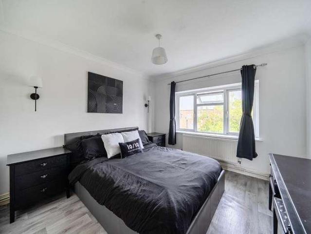 Flat for sale in Spring Vale, Hampshire