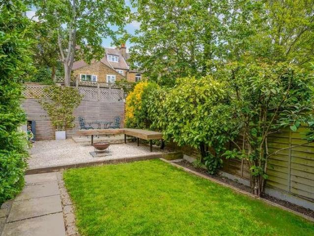Flat for sale in West Norwood, Greater London