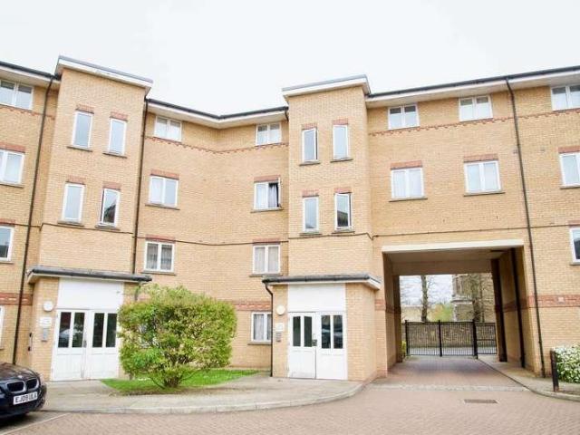 Flat for sale in Charlton Riverside, Greater London