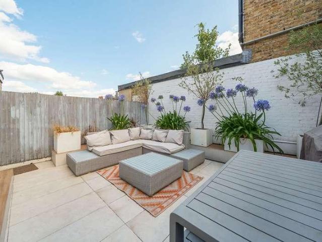 Flat for sale in London Borough of Ealing, Hanwell