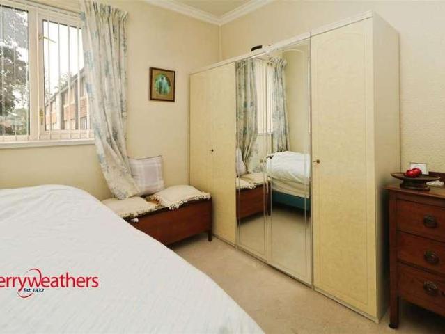 Flat for sale in Clifton, South Yorkshire
