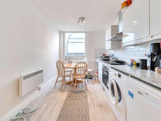 Flat for sale in Clapham Junction, Greater London