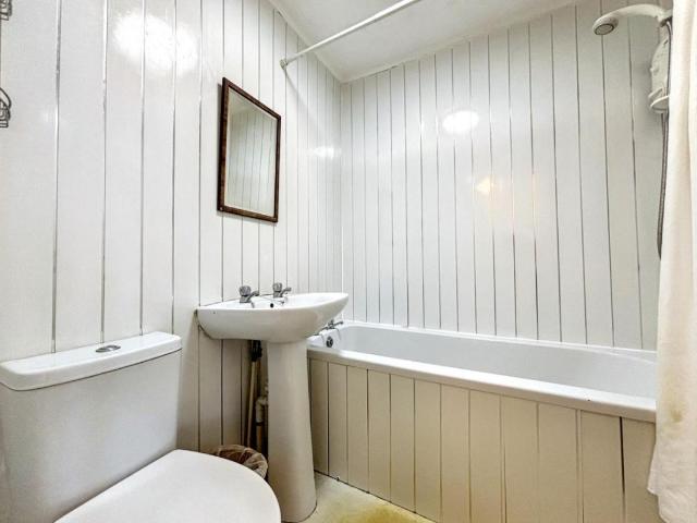 Flat for sale in Old Town, Rother