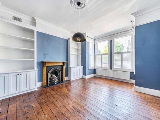 Flat for sale in Streatham, Greater London