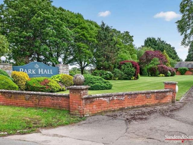 Flat for sale in Alderminster, Warwickshire
