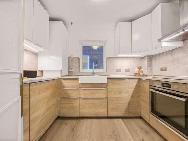 Flat for sale in Chislehurst, Bickley