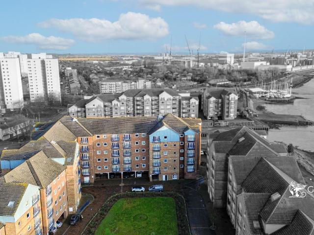 Flat for sale in Grays, Essex