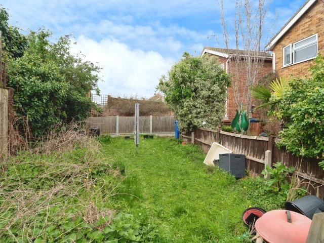 Flat for sale in Stanford-le-hope, Essex