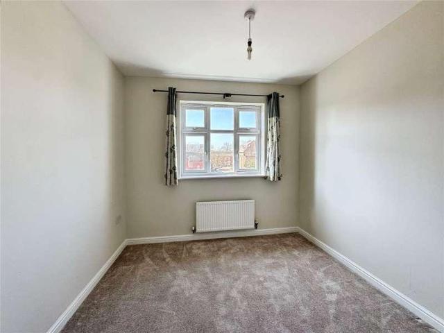 Flat for sale in Elmfield, Leicestershire