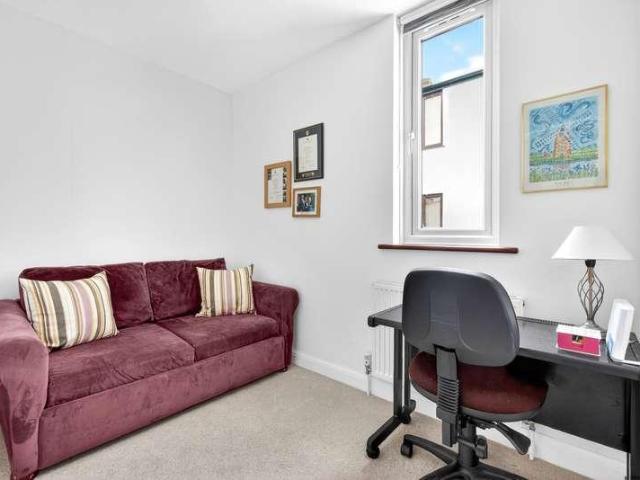 Flat for sale in Holloway, Greater London
