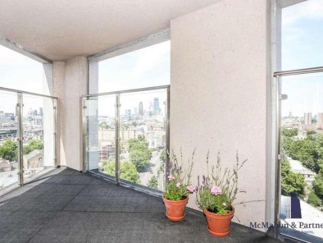 Flat for sale in Elephant and Castle, Greater London