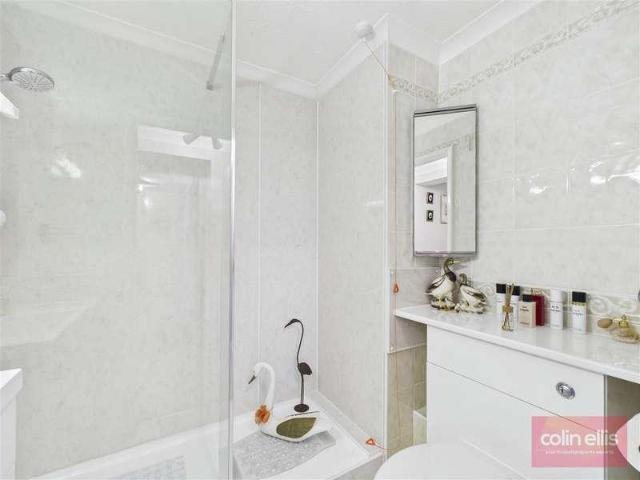 Flat for sale in South Cliff, Kepwick