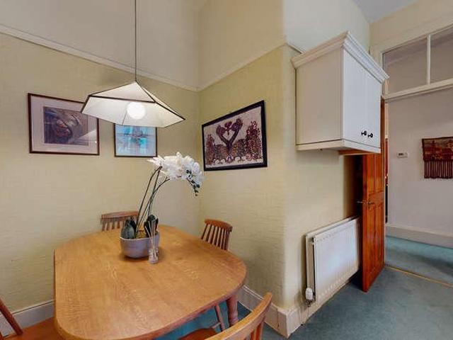 Flat for sale in Broomhill, Scotland