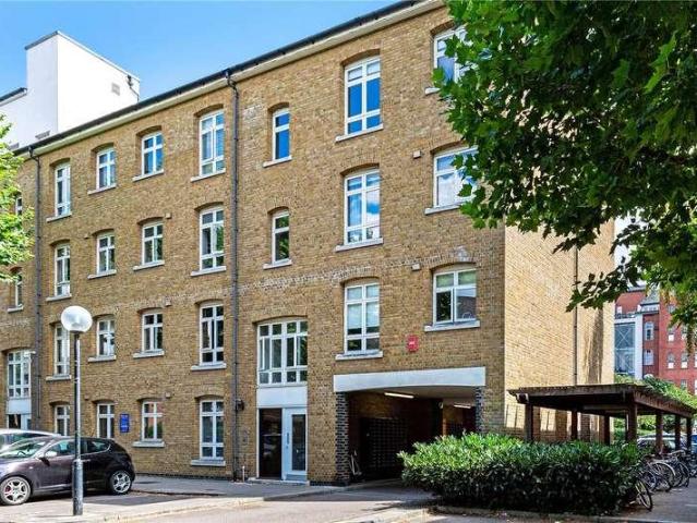 Flat for sale in Old Ford, Bow