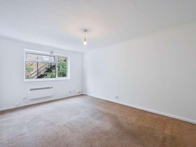 Flat for sale in Woodcote, Epsom