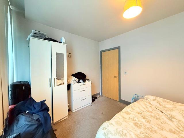 Flat for sale in Calderstones