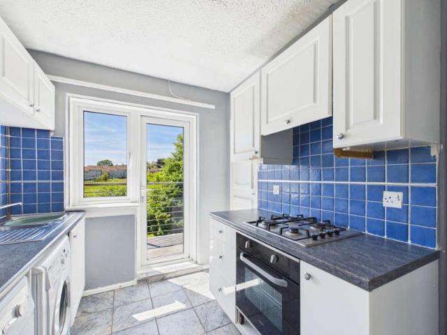 Flat for sale in Drumchapel, Scotland
