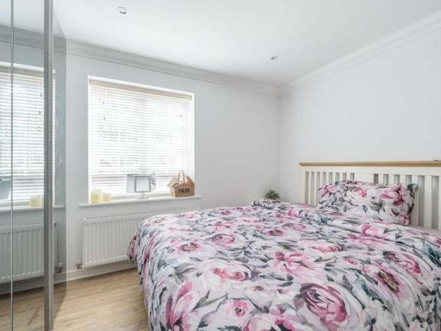 Flat for sale in Batchworth