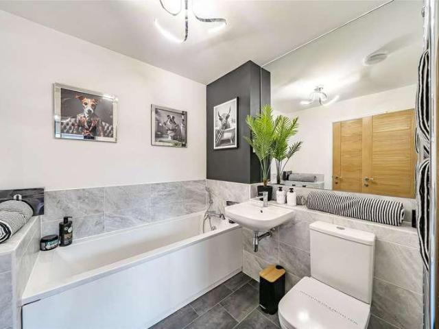 Flat for sale in Stonehouse, School House