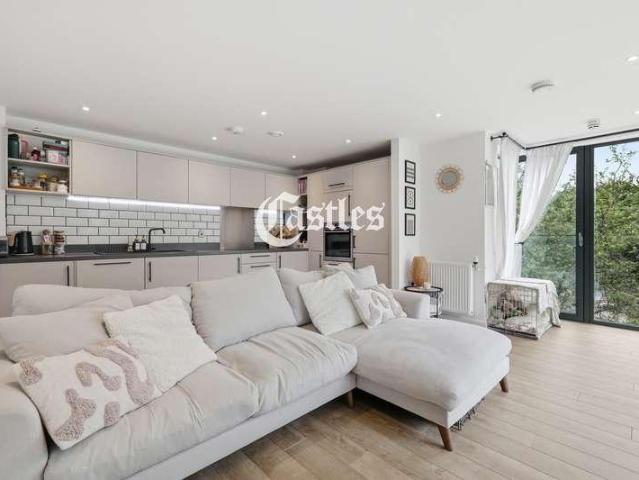 Flat for sale in Tottenham Hale, Greater London
