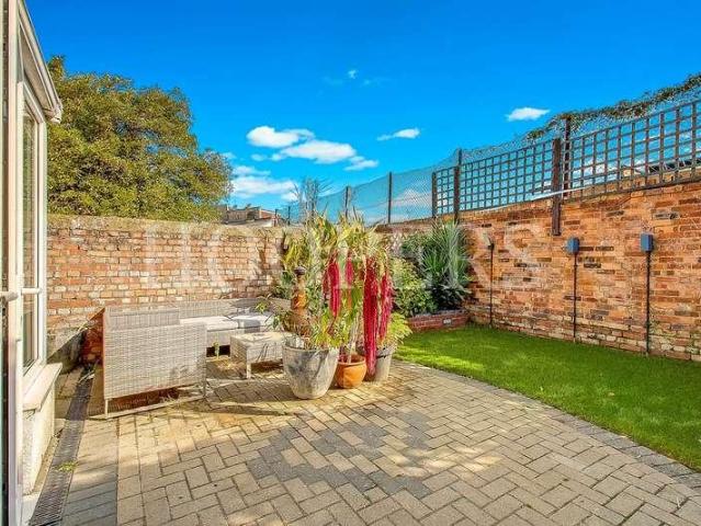 Flat for sale in Dudden Hill, Greater London