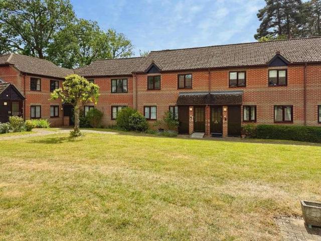 Flat for sale in Crowthorne