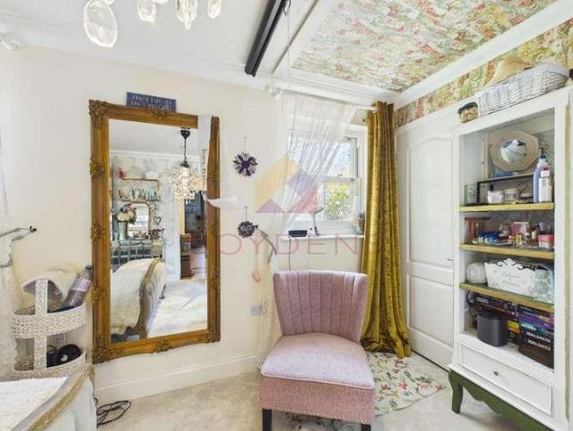 Flat for sale in Bocking, Chipping Hill