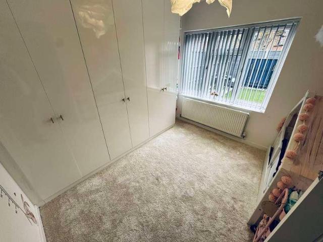 Flat for sale in London Borough of Ealing, Greater London