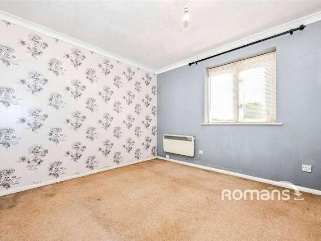 Flat for sale in Aldershot, Rushmoor