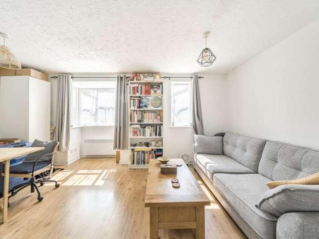 Flat for sale in Barnet, New Barnet