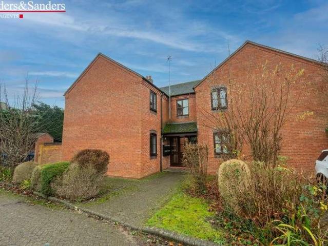Flat for sale in Alderminster, Warwickshire