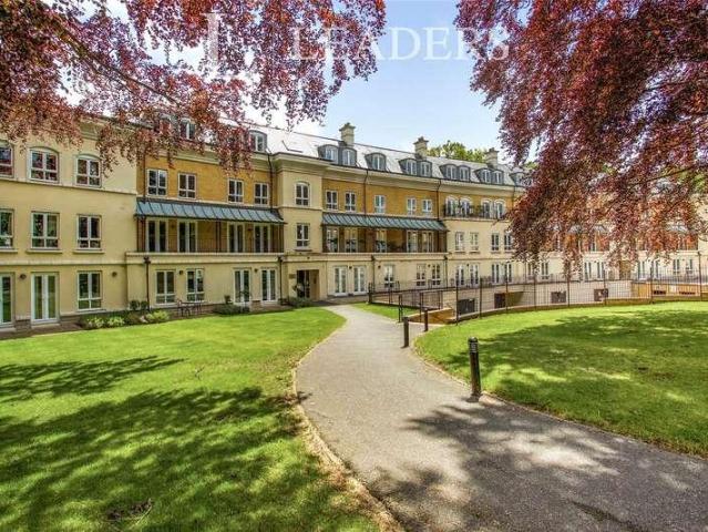 Flat for sale in Horsell, Woking