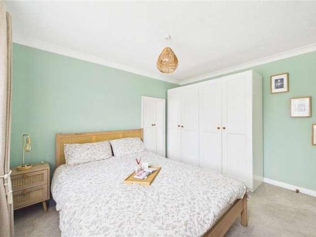 Flat for sale in Dee Park, Reading