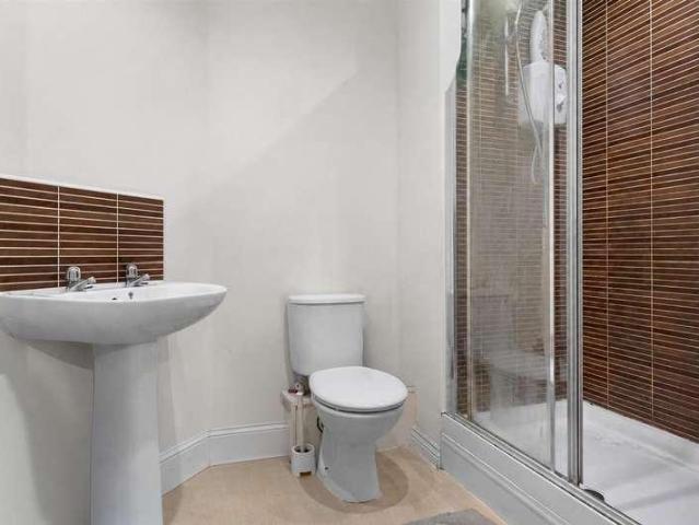 Flat for sale in Fazakerley, Liverpool