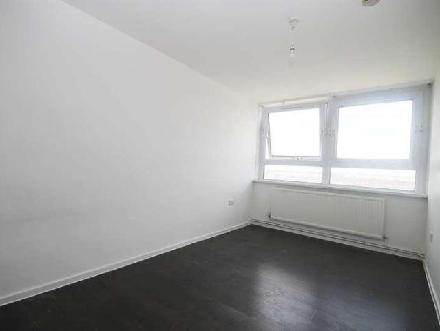 Flat for sale in London Borough of Ealing, Greenford