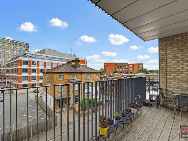 Flat for sale in Birch Green, Lower Halliford
