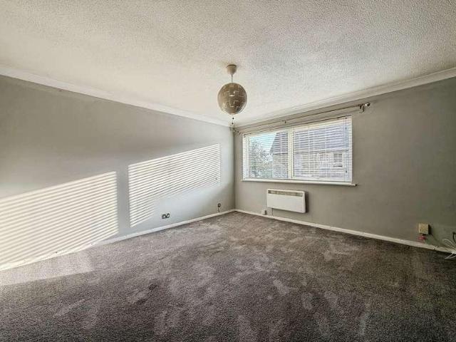 Flat for sale in Kingsdown, Swindon