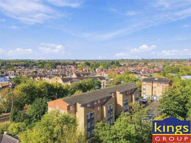 Flat for sale in Lower Edmonton, Greater London
