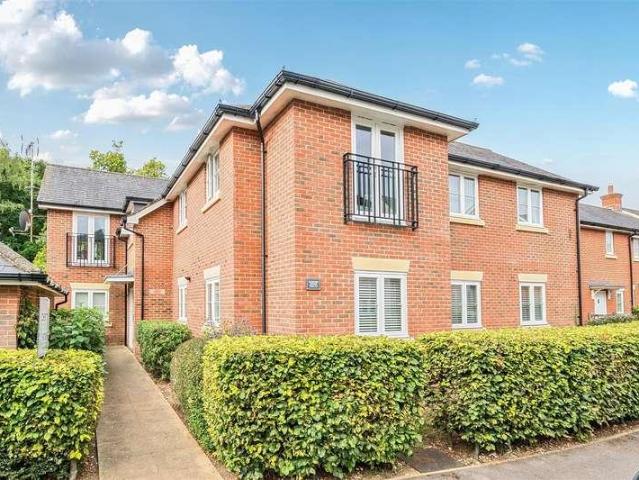 Flat for sale in Hampshire