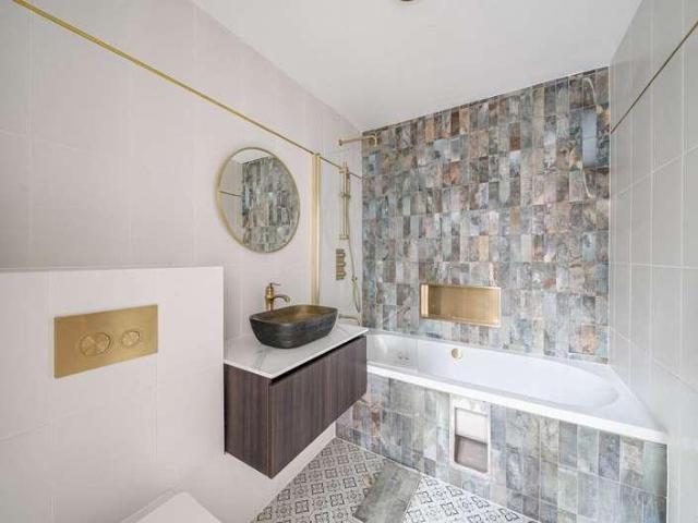 Flat for sale in Holloway, Lower Holloway